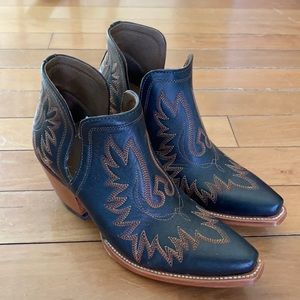 Ariat women’s Dixon bootie - 8.5